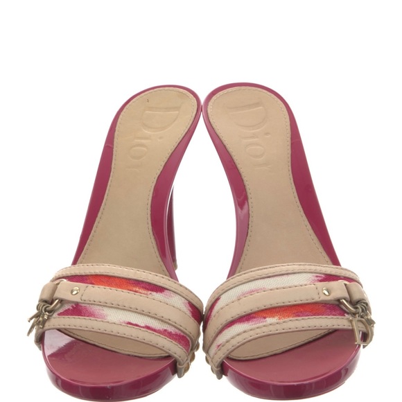 Worn for 1 Hour
• Christian Dior Slides
• Leather Trim
• Stiletto
• Box - Picture 3 of 5